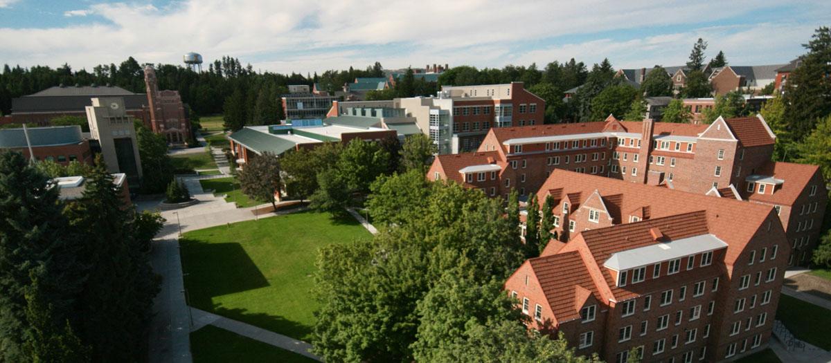 An aerial view of Brink Hall which is home of the 英语系; the Idaho Commons; and the Library.